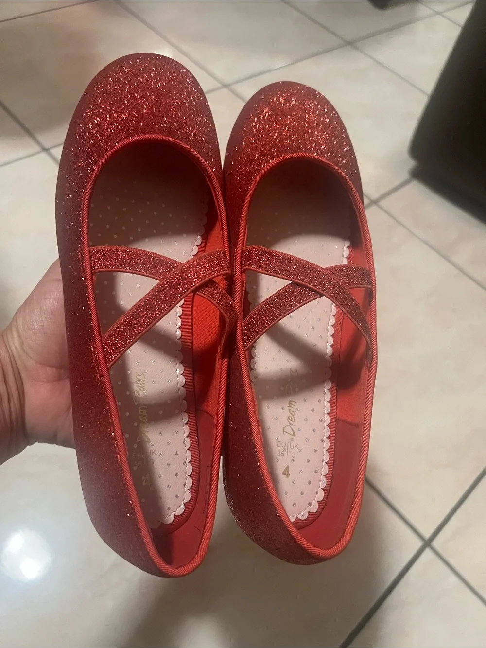 Dream Pairs sparkling red